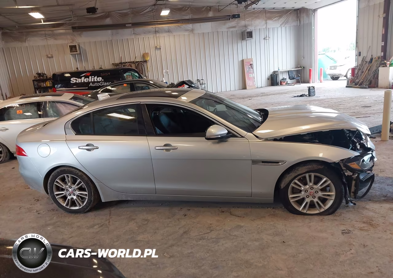 2018 Jaguar Xe 25T Premium VIN:SAJAJ4FX2JCP24853 - 13