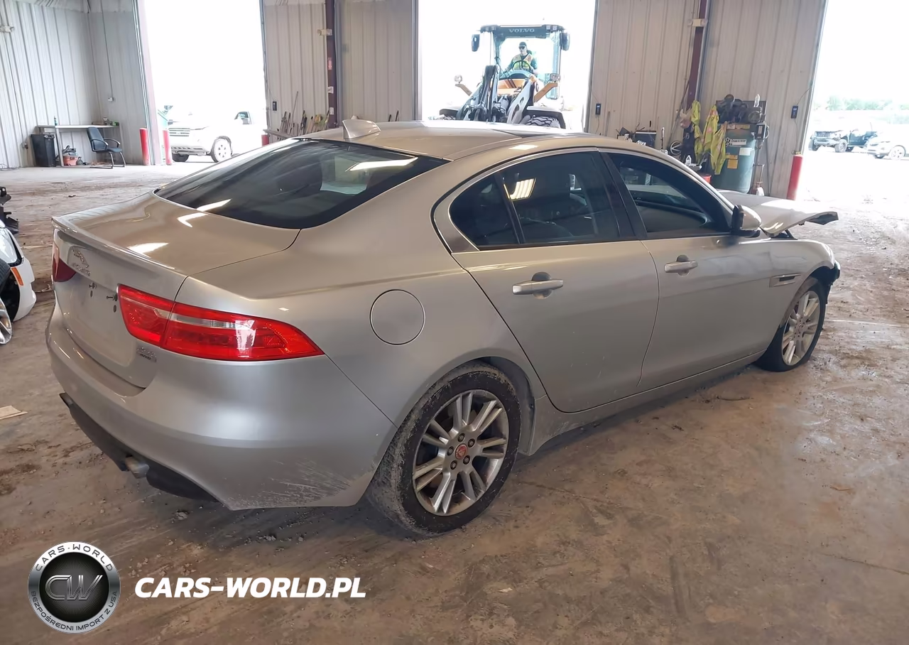 2018 Jaguar Xe 25T Premium VIN:SAJAJ4FX2JCP24853 - 4