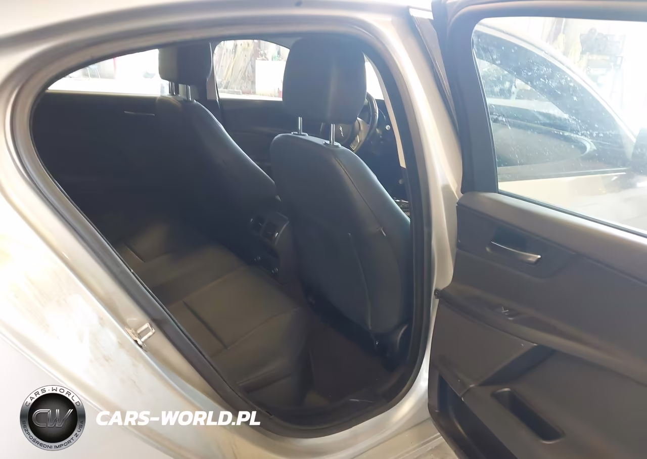 2018 Jaguar Xe 25T Premium VIN:SAJAJ4FX2JCP24853 - 8