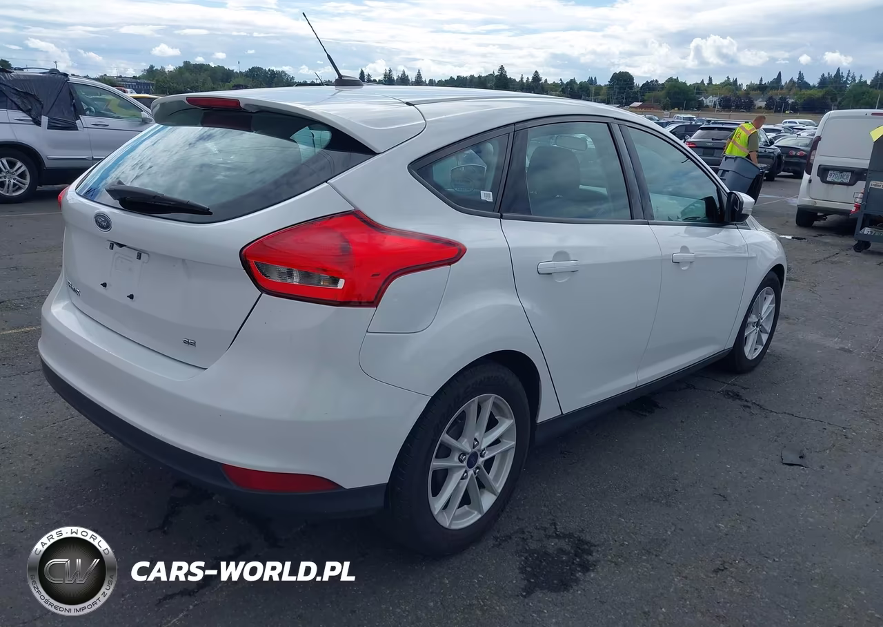 2015 Ford Focus Se VIN:1FADP3K20FL307159 - 4
