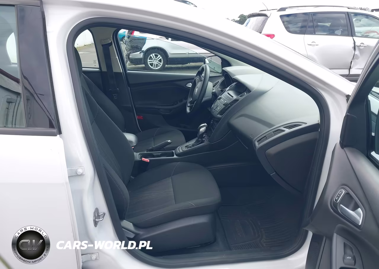 2015 Ford Focus Se VIN:1FADP3K20FL307159 - 5