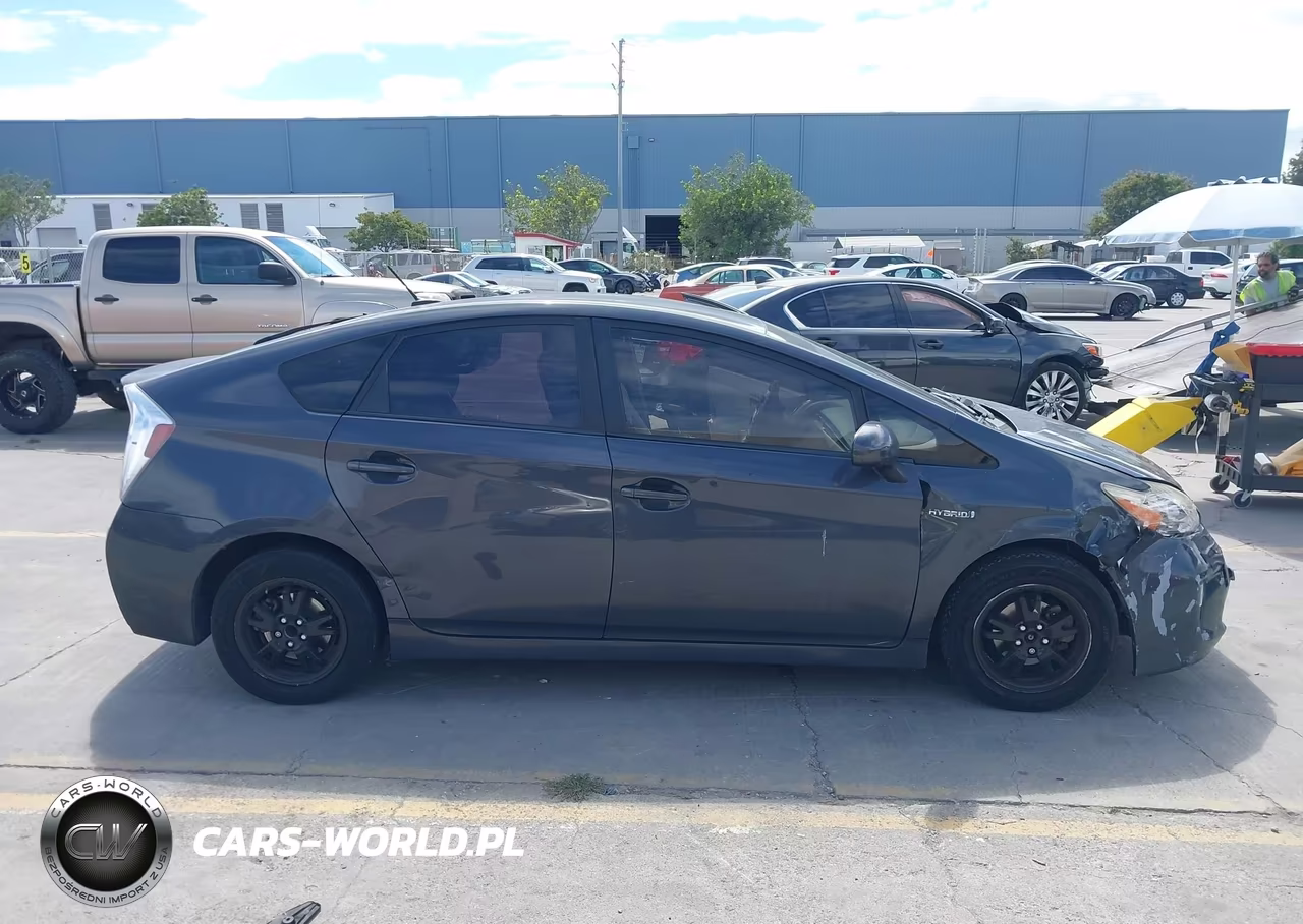 2013 Toyota Prius Three VIN:JTDKN3DU6D5600345 - 14