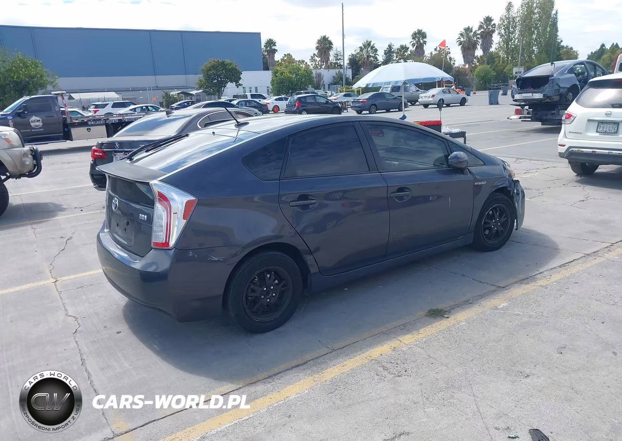 2013 Toyota Prius Three VIN:JTDKN3DU6D5600345 - 4