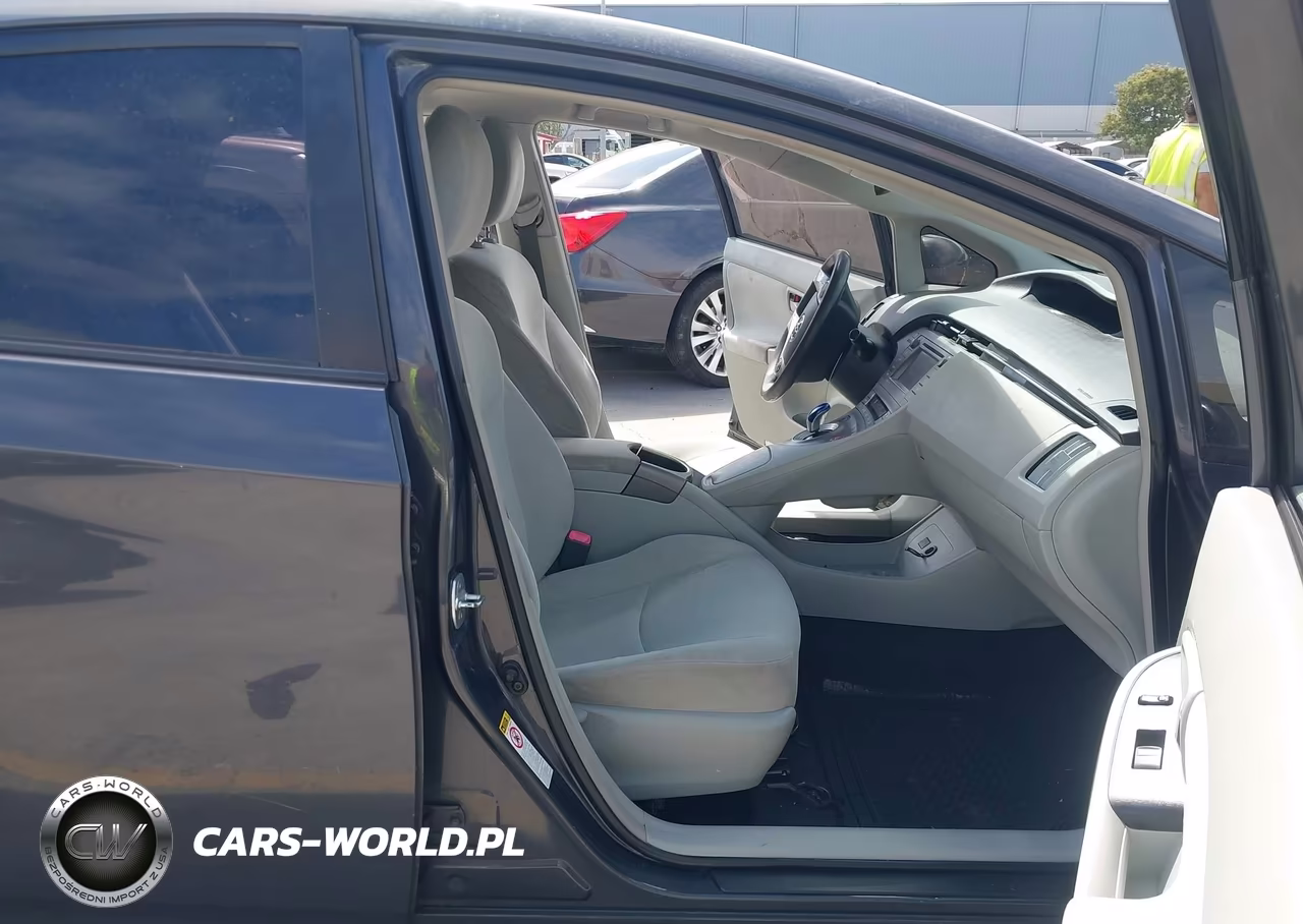 2013 Toyota Prius Three VIN:JTDKN3DU6D5600345 - 5