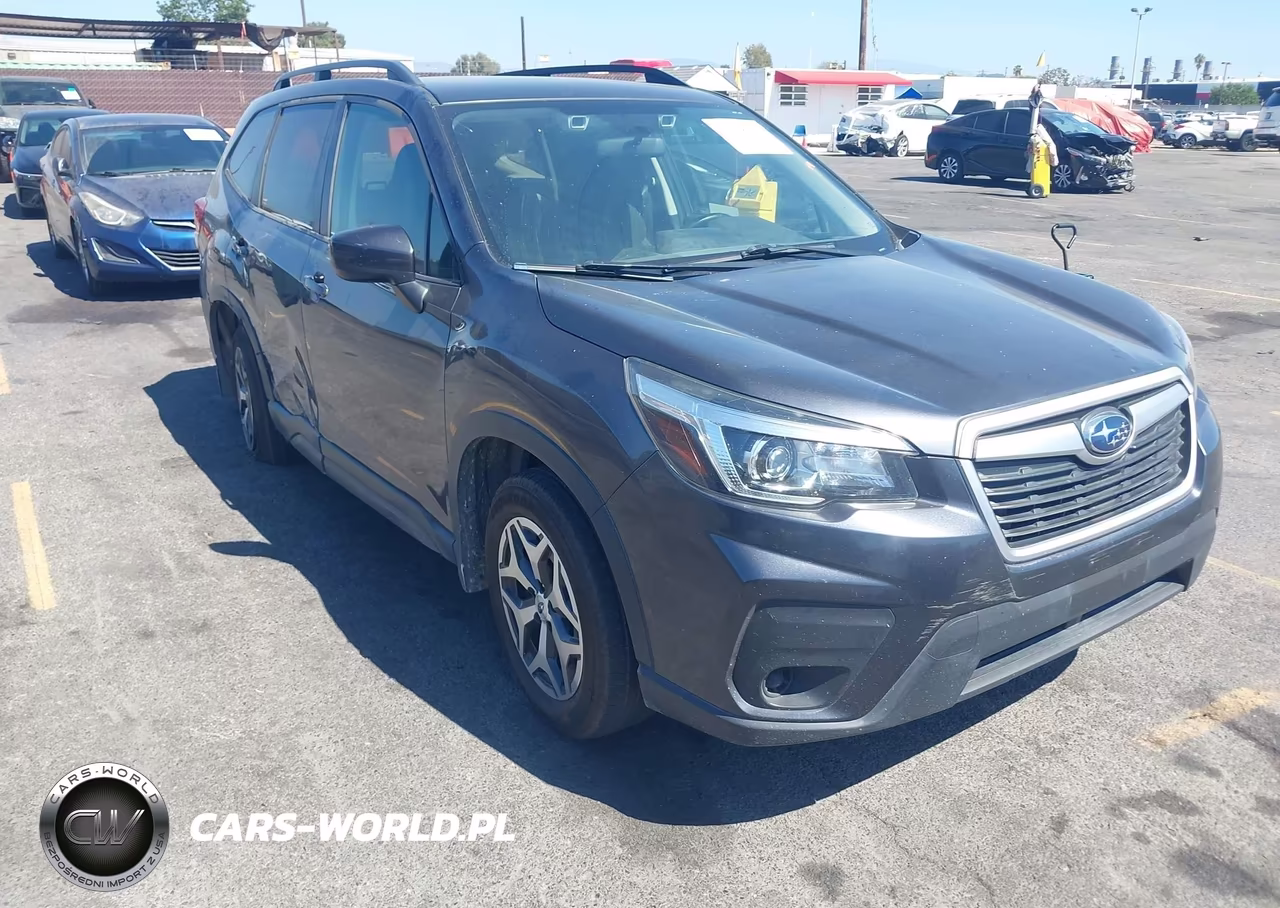 2019 Subaru Forester Premium VIN:JF2SKAGC6KH586556 - 1
