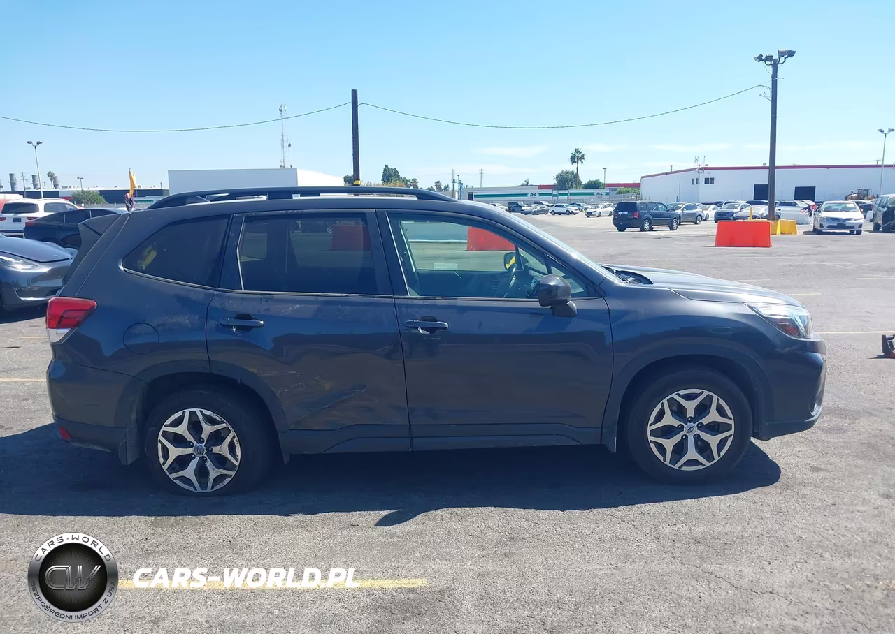 2019 Subaru Forester Premium VIN:JF2SKAGC6KH586556 - 13