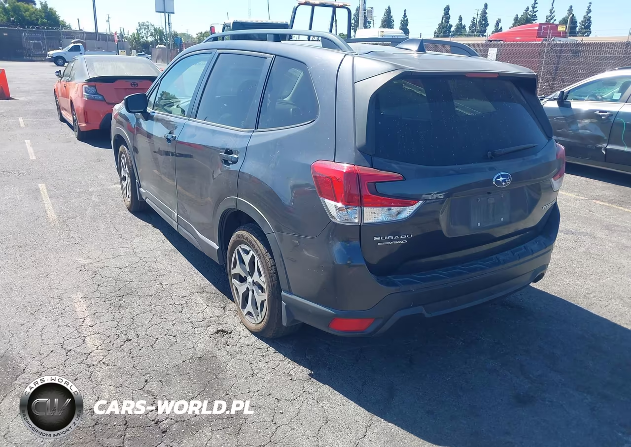 2019 Subaru Forester Premium VIN:JF2SKAGC6KH586556 - 3