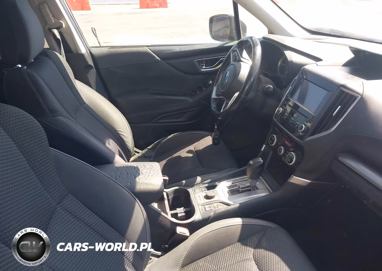 2019 Subaru Forester Premium VIN:JF2SKAGC6KH586556 - 5