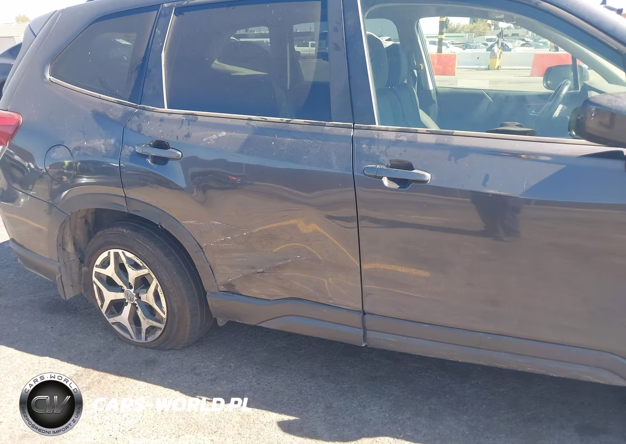 2019 Subaru Forester Premium VIN:JF2SKAGC6KH586556 - 6
