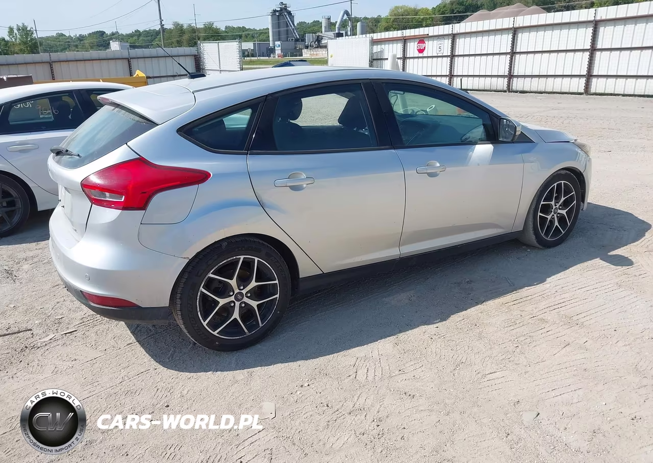 2017 Ford Focus Sel VIN:1FADP3M28HL254436 - 4