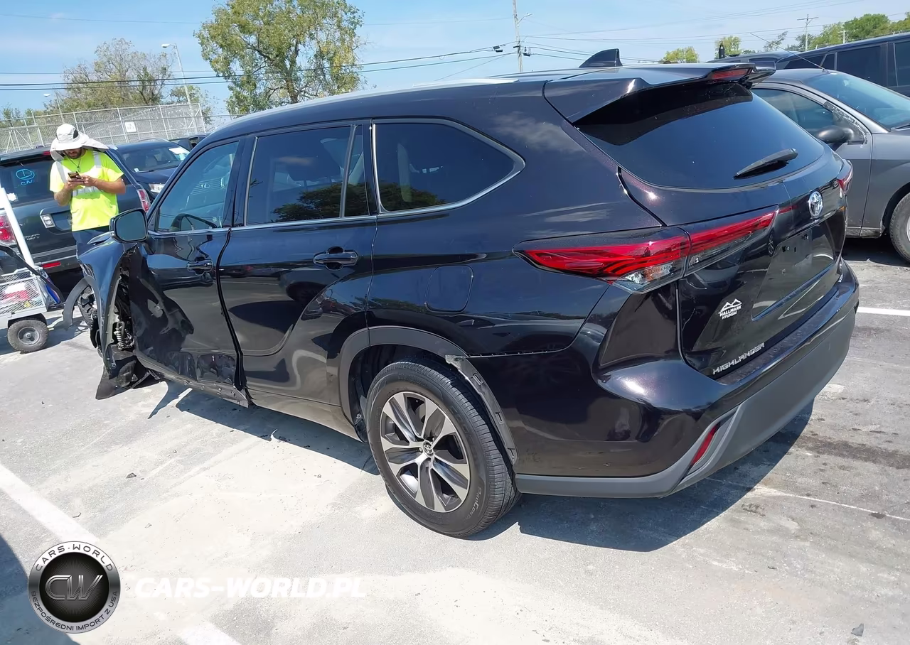 2022 Toyota Highlander Xle VIN:5TDGZRAH1NS092902 - 3