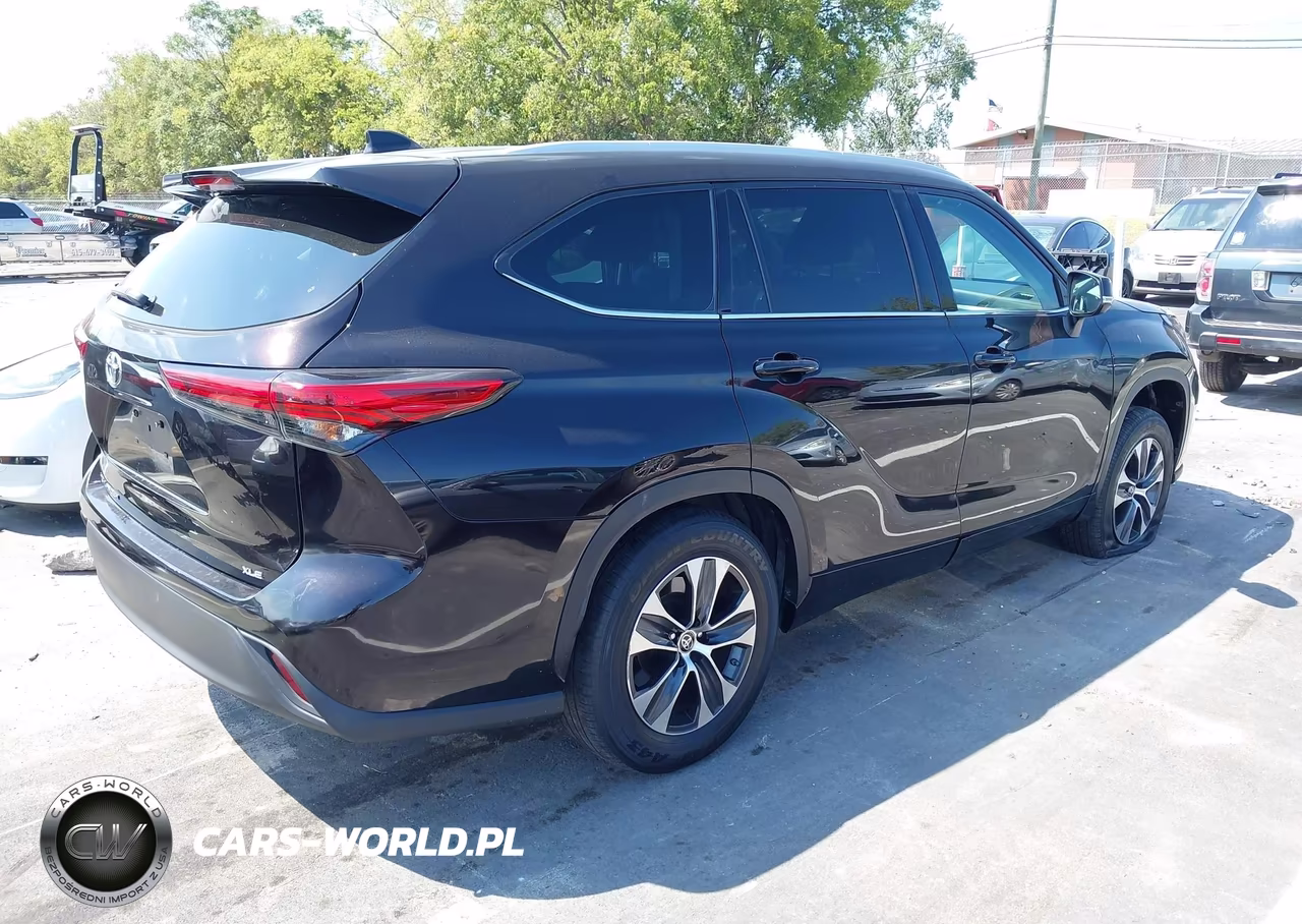 2022 Toyota Highlander Xle VIN:5TDGZRAH1NS092902 - 4