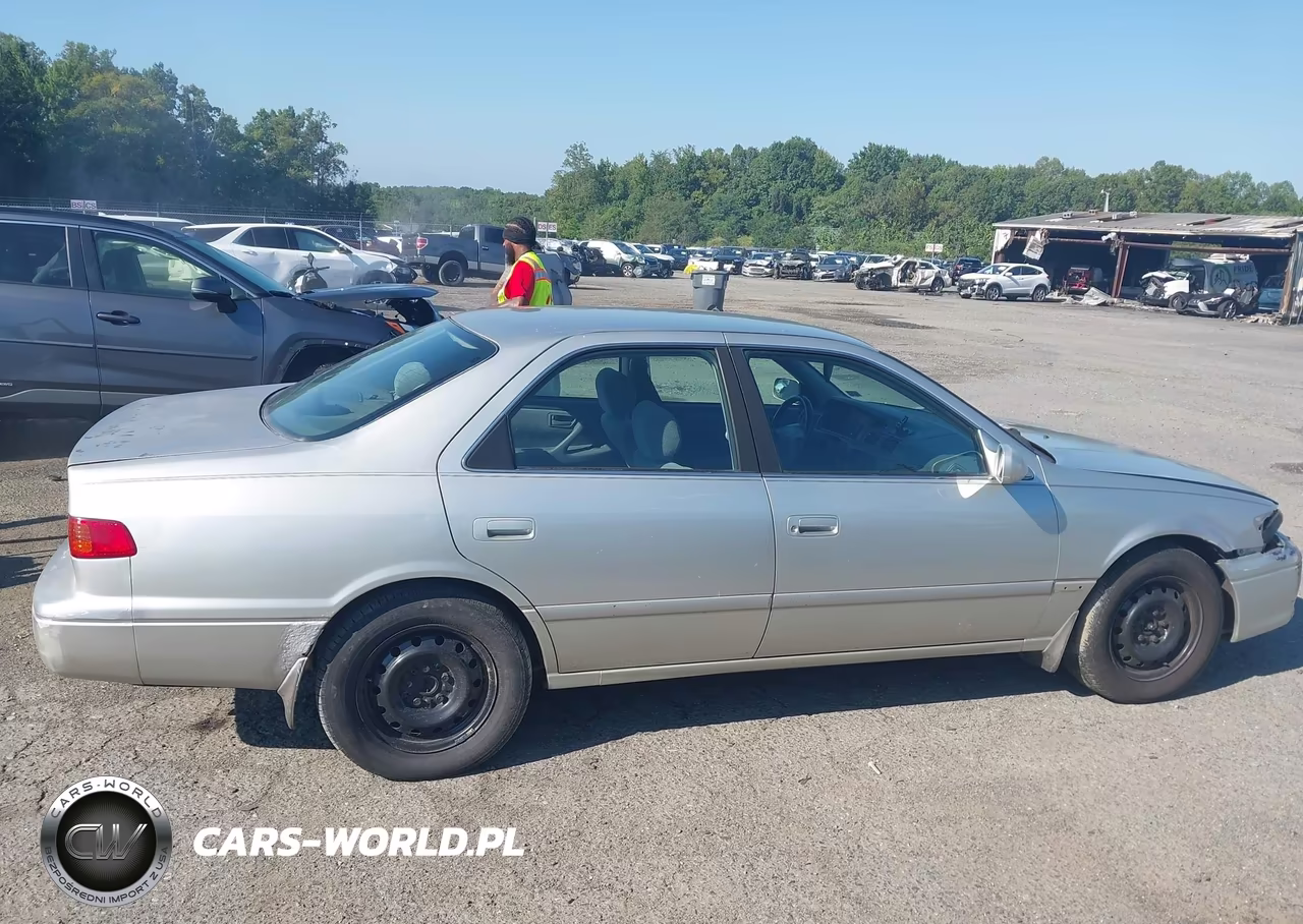 2000 Toyota Camry Le VIN:JT2BG28K5Y0431329 - 13