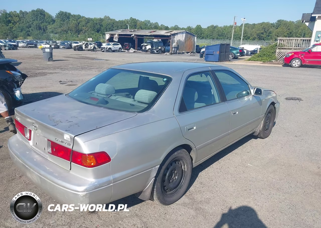2000 Toyota Camry Le VIN:JT2BG28K5Y0431329 - 4