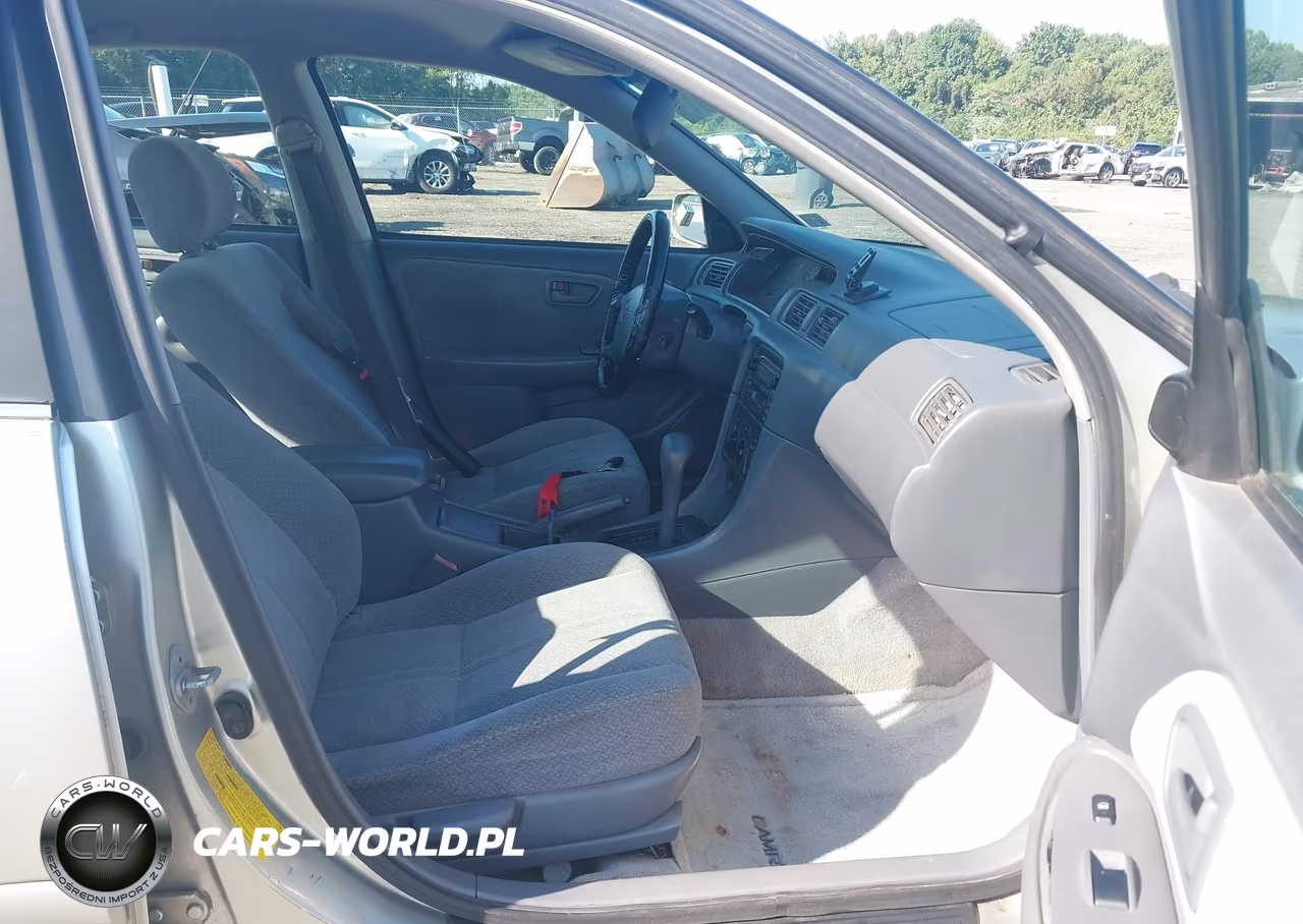 2000 Toyota Camry Le VIN:JT2BG28K5Y0431329 - 5