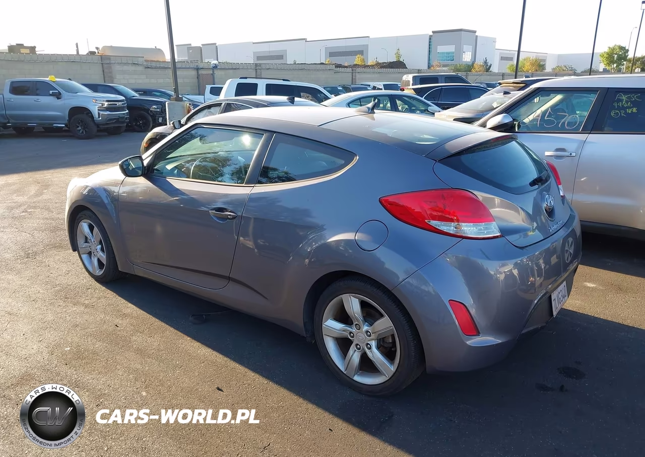 2015 Hyundai Veloster VIN:KMHTC6ADXFU243644 - 3