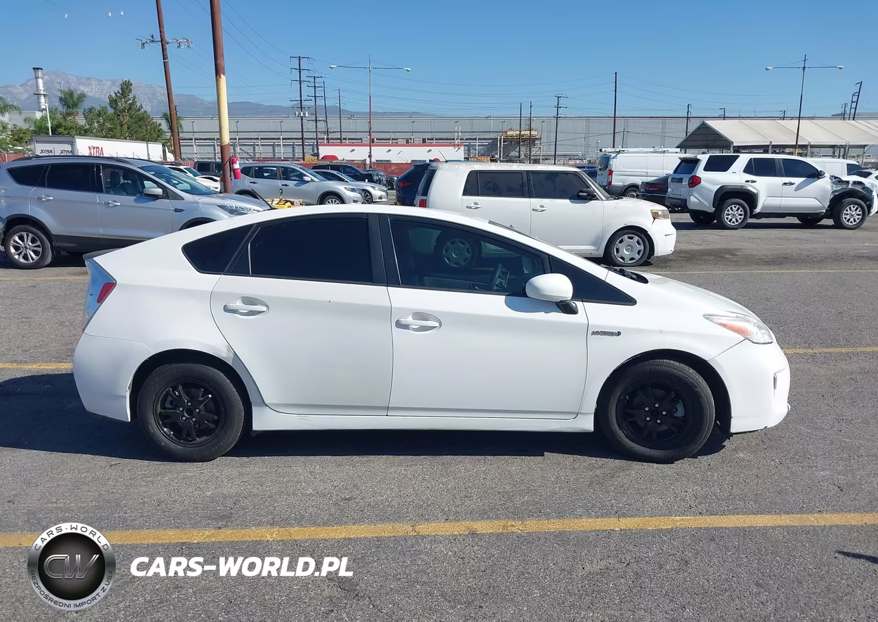 2013 Toyota Prius Two VIN:JTDKN3DU7D5602590 - 13