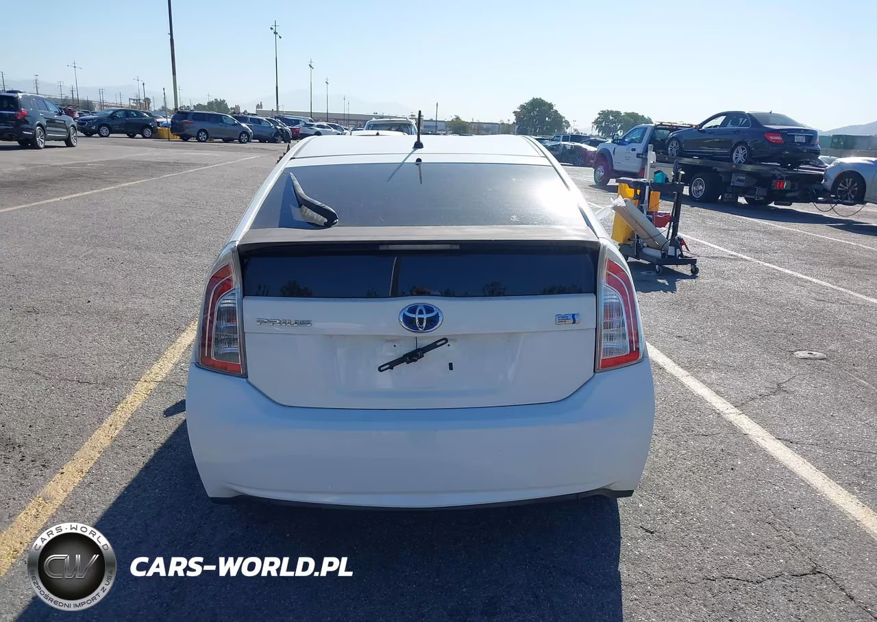 2013 Toyota Prius Two VIN:JTDKN3DU7D5602590 - 16