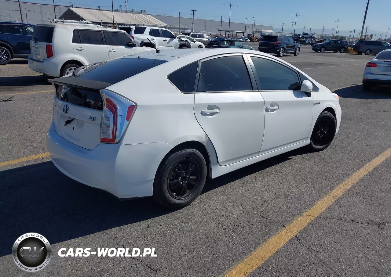 2013 Toyota Prius Two VIN:JTDKN3DU7D5602590 - 4