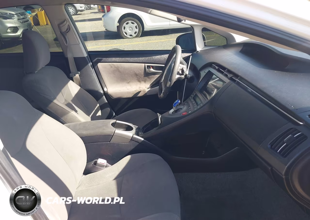 2013 Toyota Prius Two VIN:JTDKN3DU7D5602590 - 5