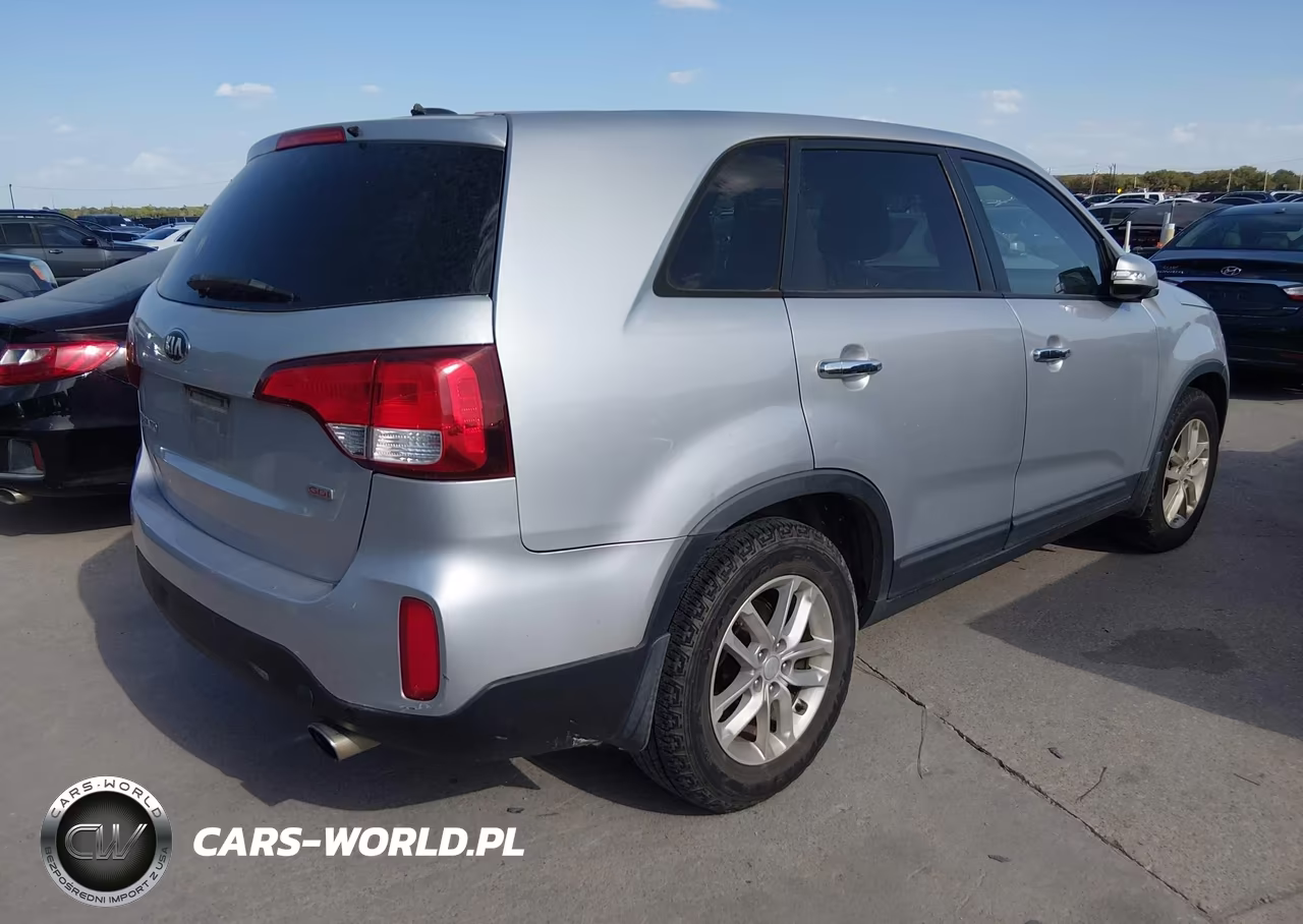 2014 Kia Sorento Lx VIN:5XYKT3A68EG520260 - 4