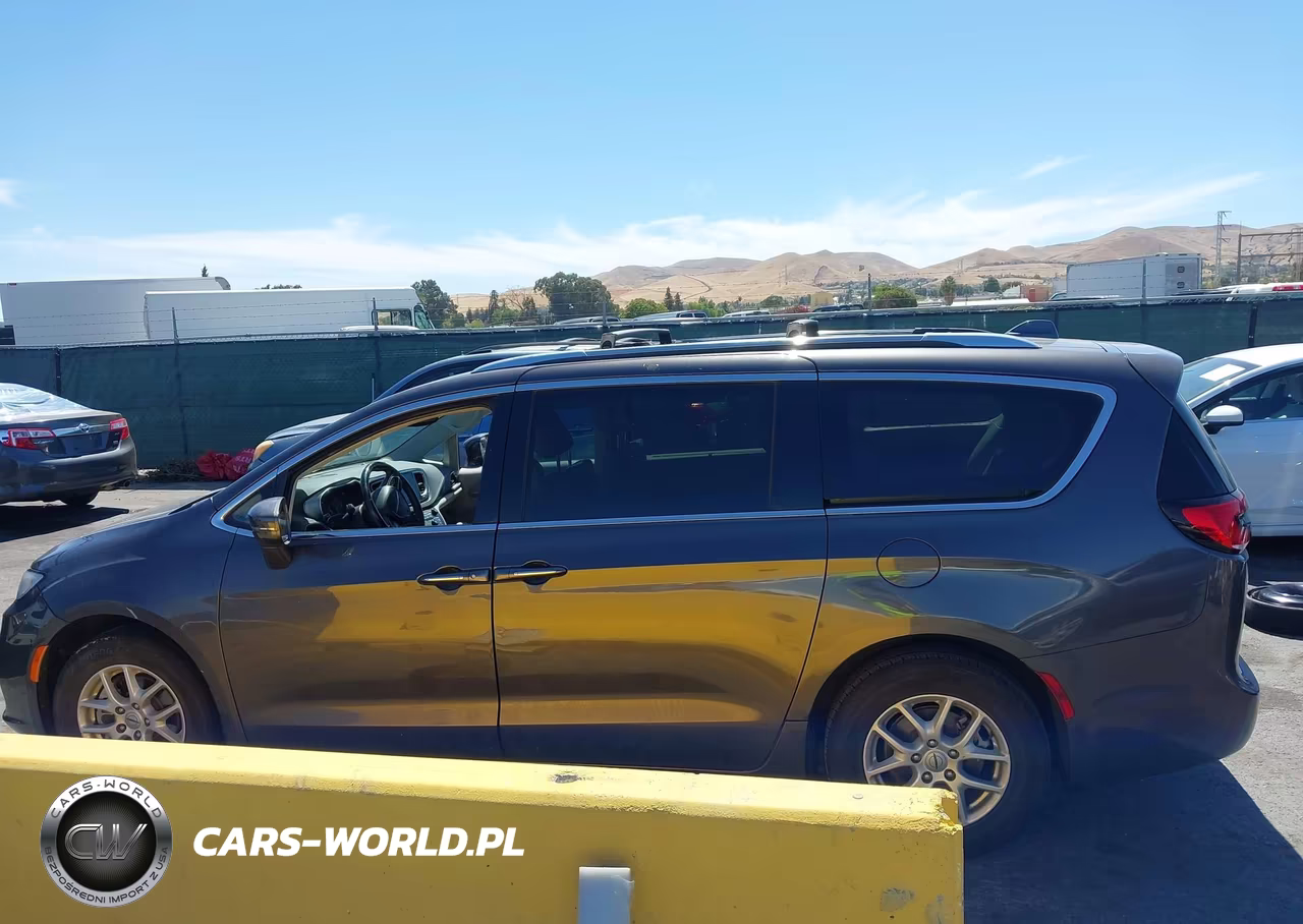2021 Chrysler Pacifica Touring L VIN:2C4RC1BGXMR542801 - 15