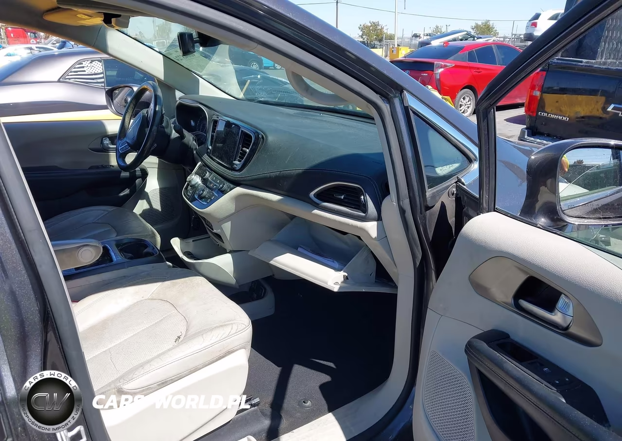 2021 Chrysler Pacifica Touring L VIN:2C4RC1BGXMR542801 - 5