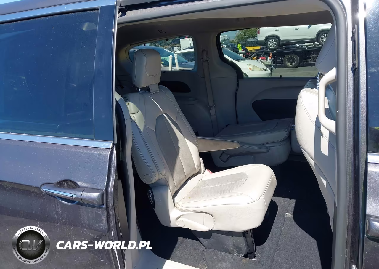 2021 Chrysler Pacifica Touring L VIN:2C4RC1BGXMR542801 - 8