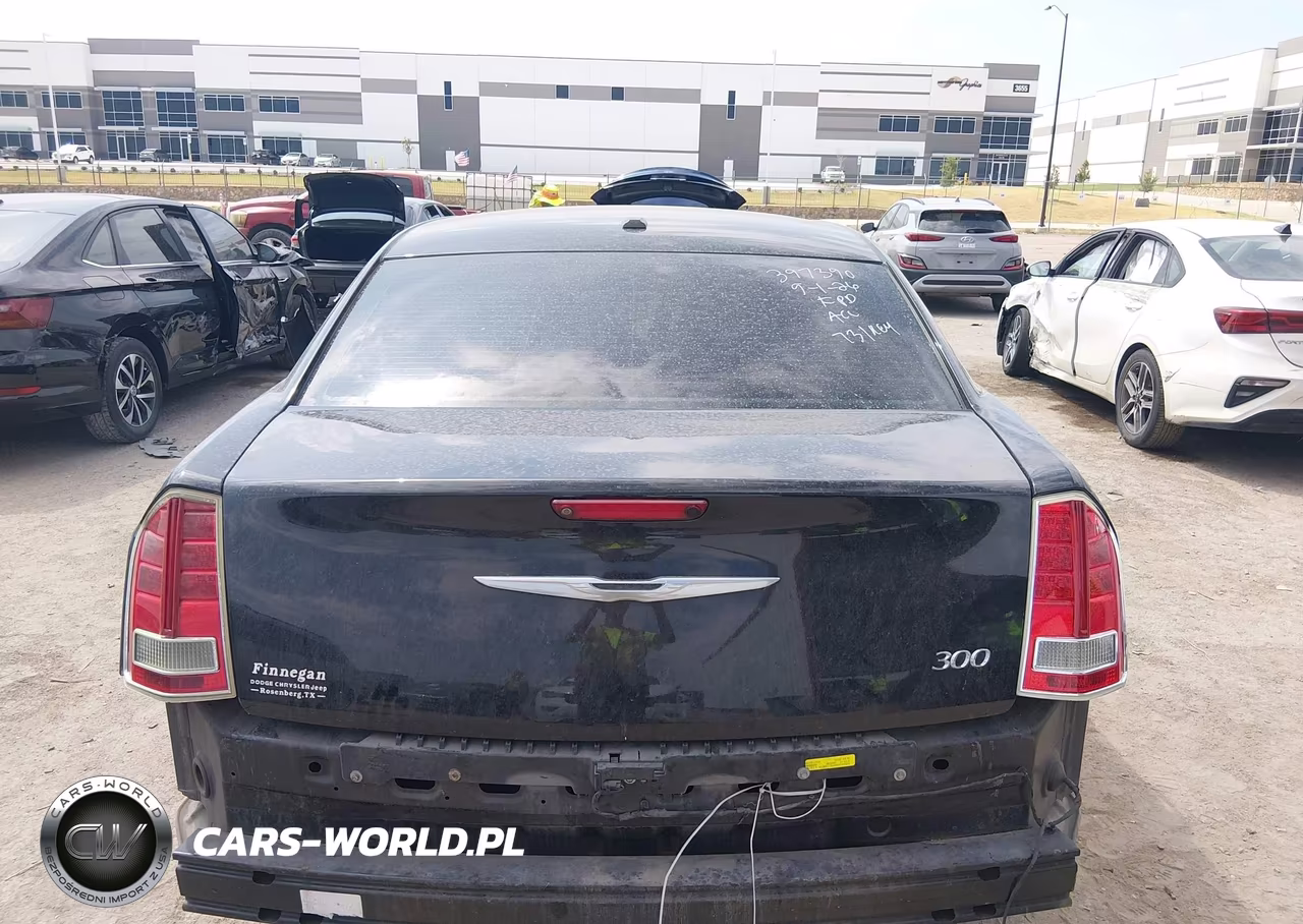 2014 Chrysler 300 VIN:2C3CCAAG5EH119546 - 16