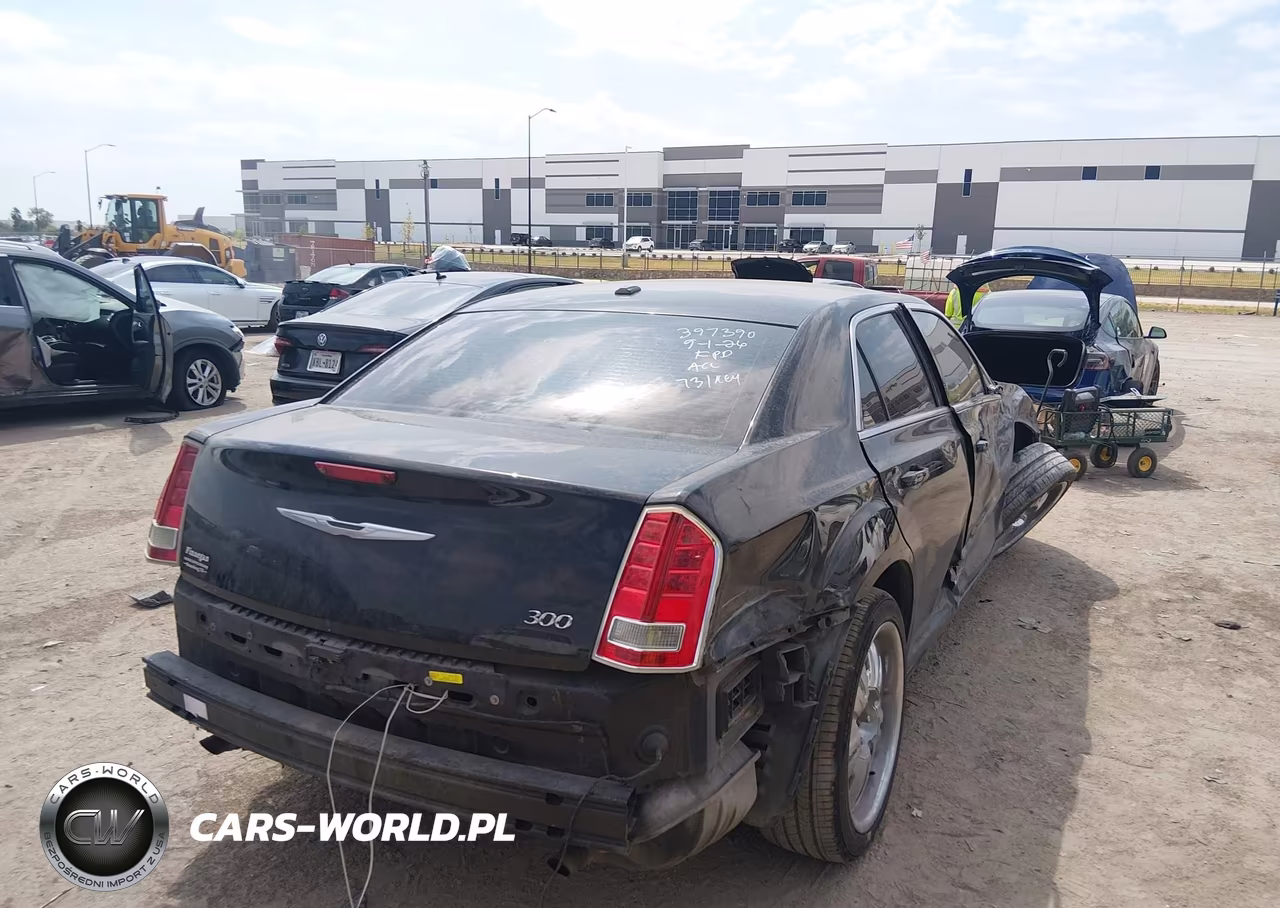 2014 Chrysler 300 VIN:2C3CCAAG5EH119546 - 4