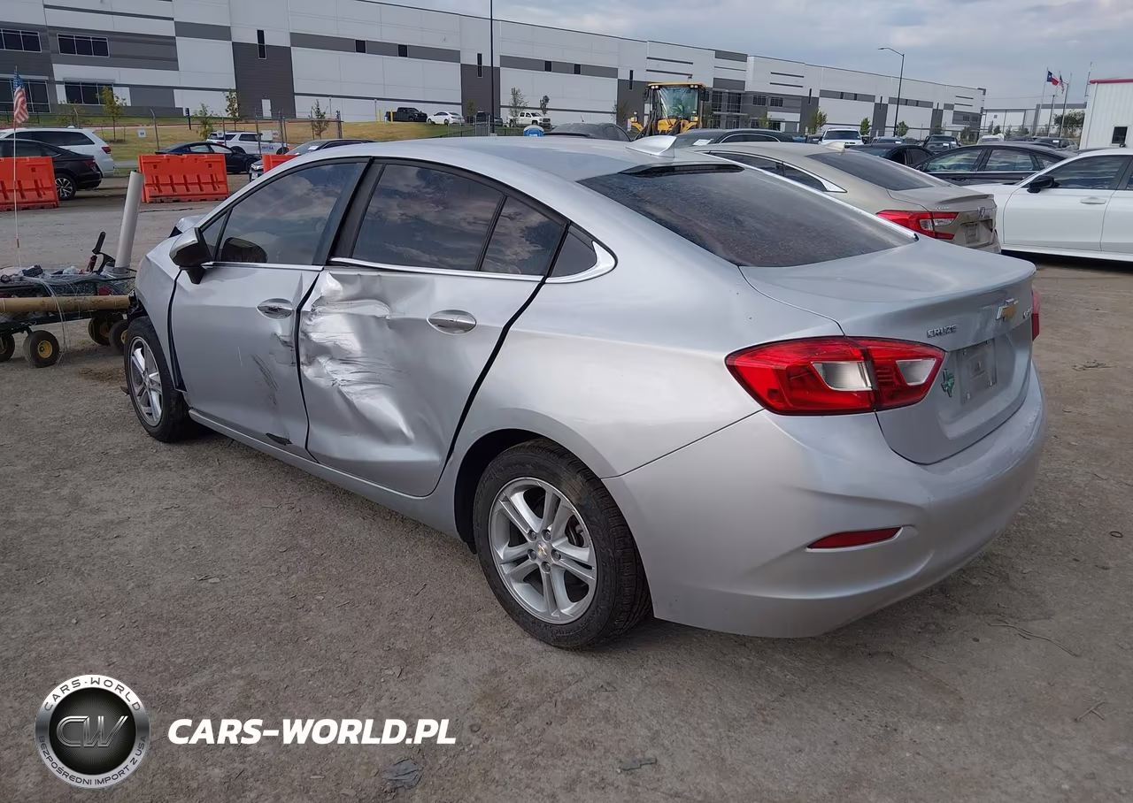 2018 Chevrolet Cruze Lt Auto VIN:1G1BE5SM2J7226095 - 3