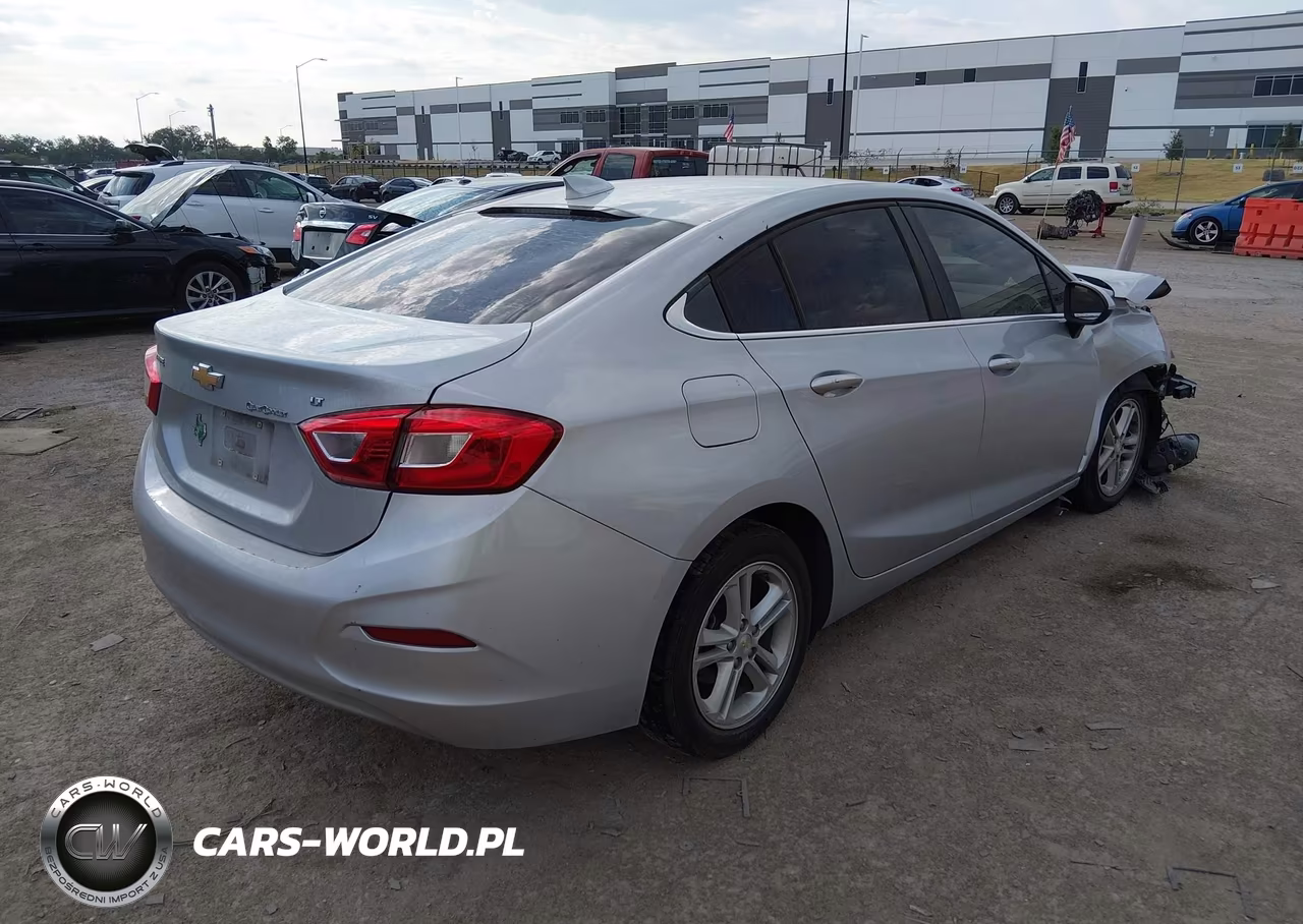 2018 Chevrolet Cruze Lt Auto VIN:1G1BE5SM2J7226095 - 4