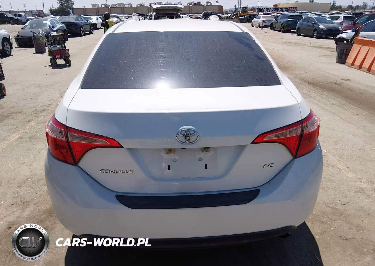 2018 Toyota Corolla Le VIN:5YFBURHE9JP742826 - 16