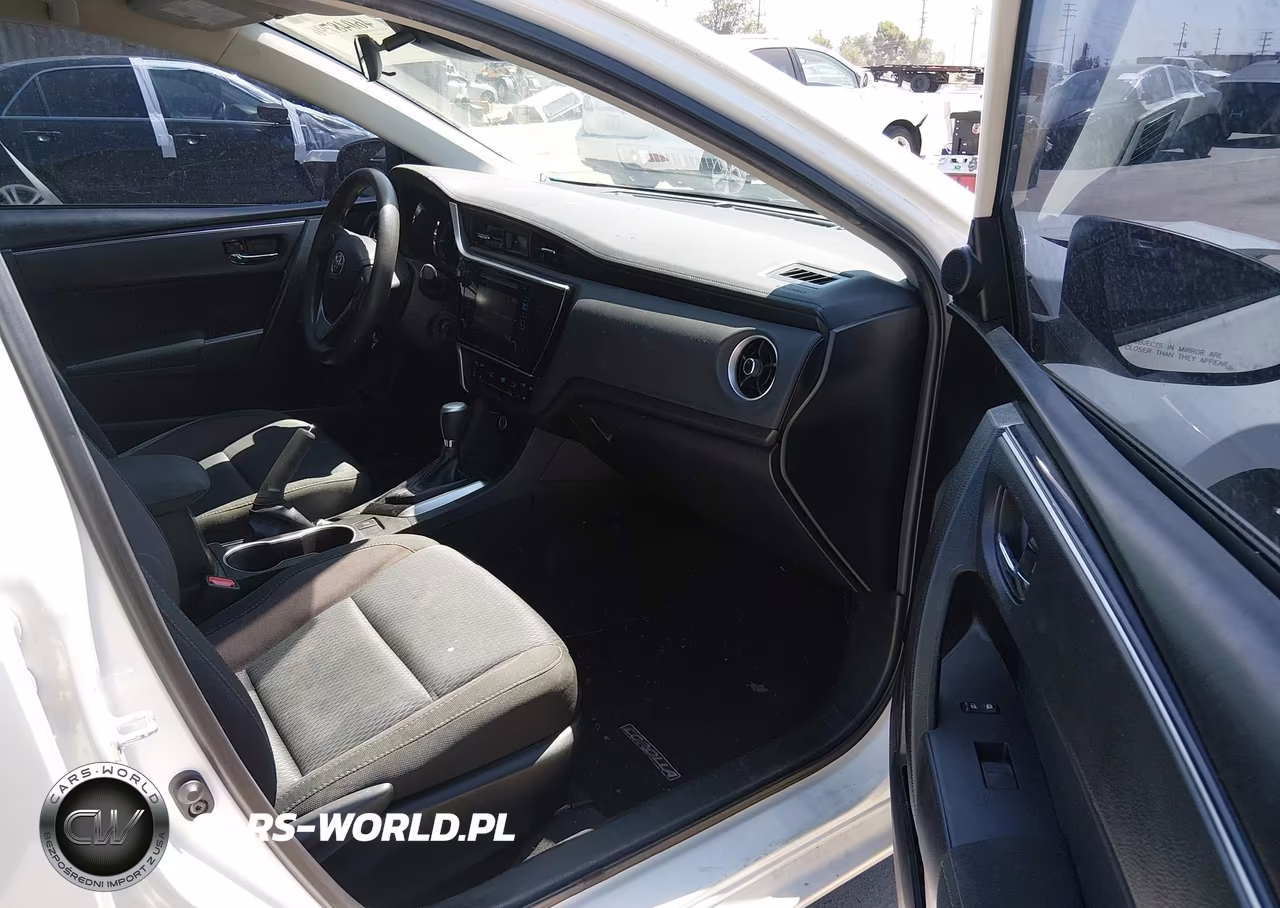 2018 Toyota Corolla Le VIN:5YFBURHE9JP742826 - 5