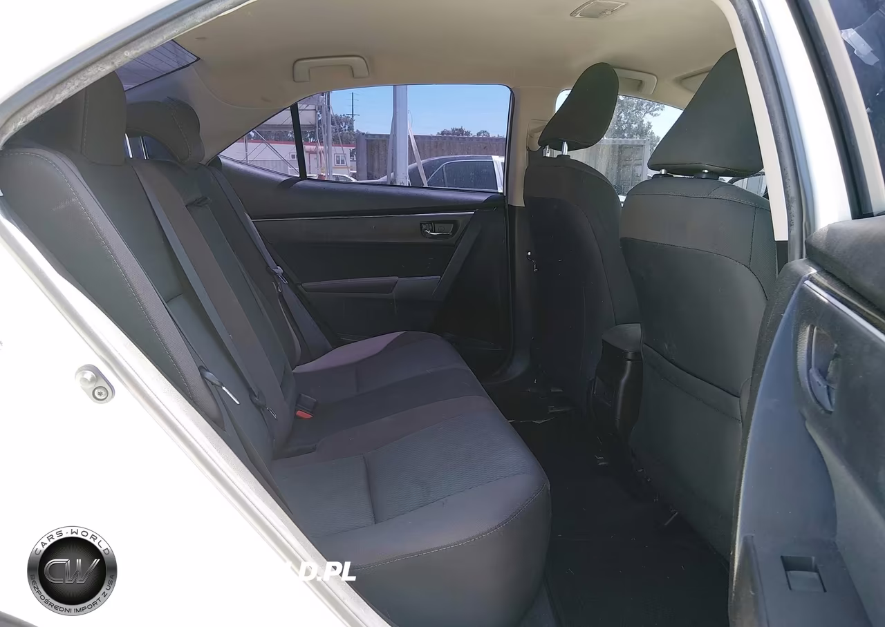 2018 Toyota Corolla Le VIN:5YFBURHE9JP742826 - 8