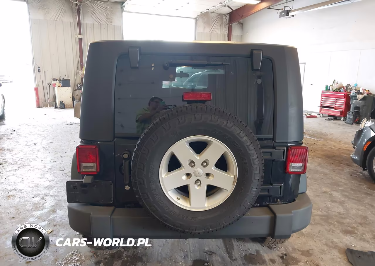 2009 Jeep Wrangler Unlimited X VIN:1J4GA39129L749199 - 16