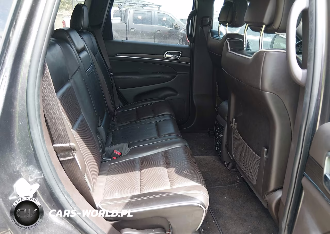2018 Jeep Grand Cherokee Overland 4X2 VIN:1C4RJECG2JC142196 - 8