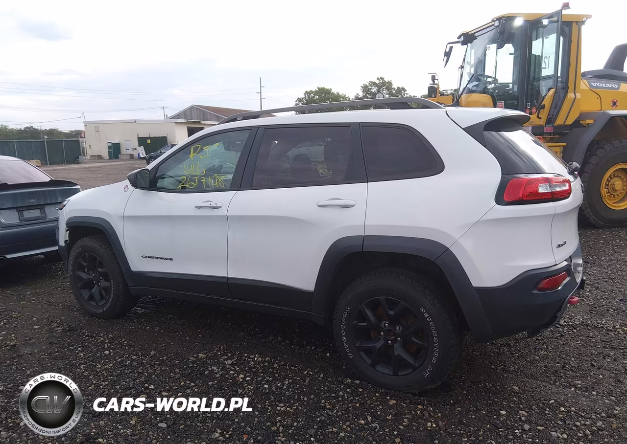 2015 Jeep Cherokee Trailhawk VIN:1C4PJMBS1FW681647 - 13