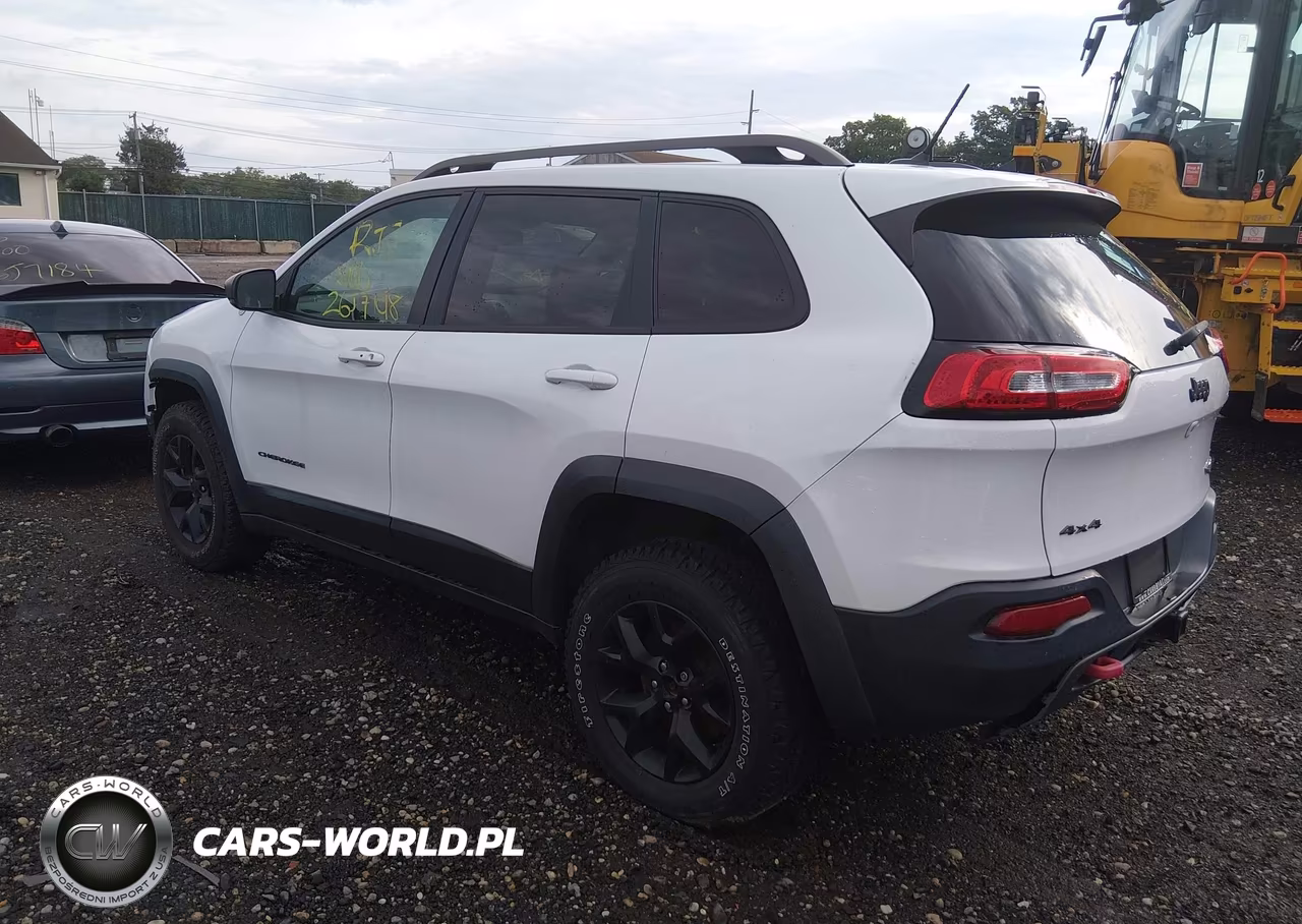 2015 Jeep Cherokee Trailhawk VIN:1C4PJMBS1FW681647 - 3