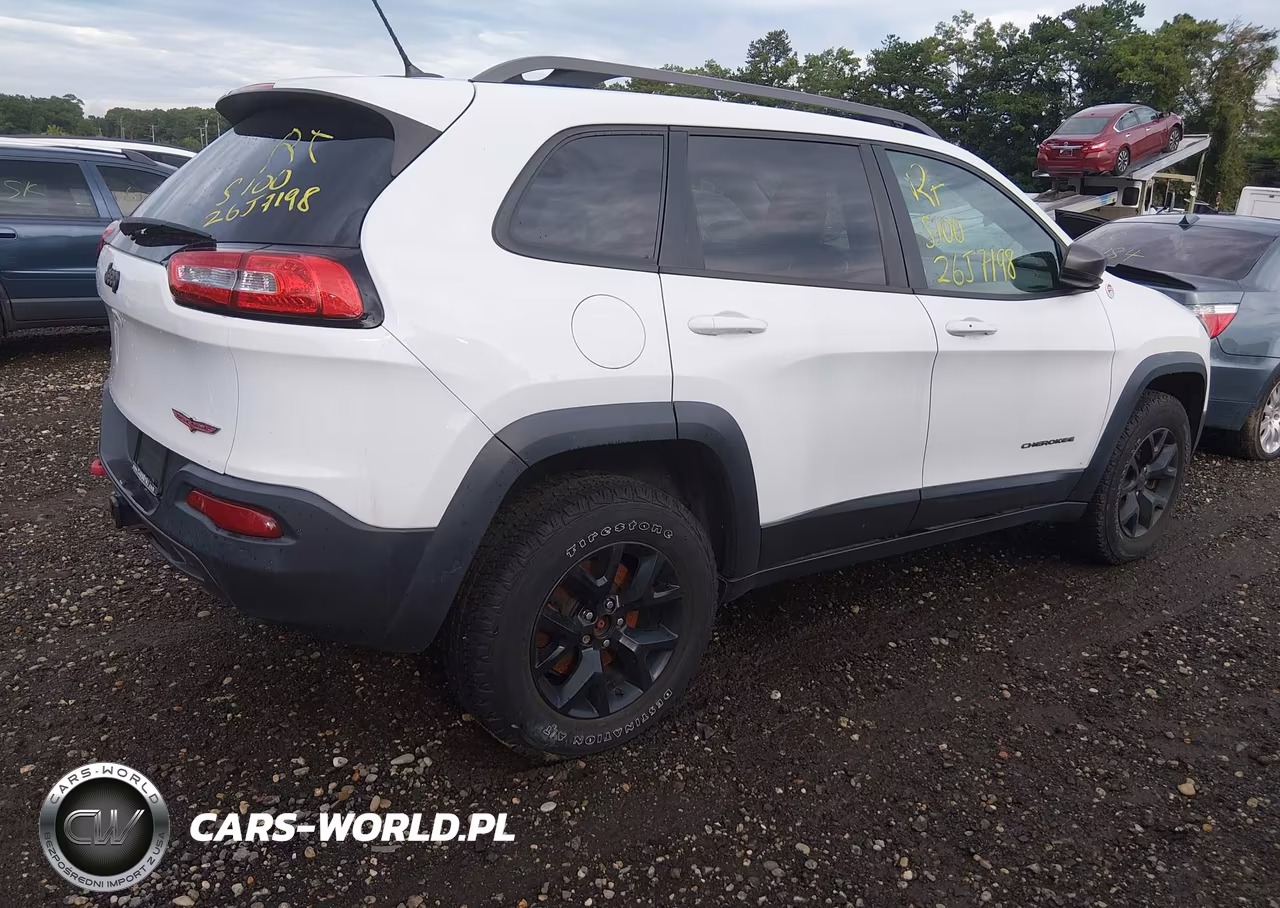 2015 Jeep Cherokee Trailhawk VIN:1C4PJMBS1FW681647 - 4