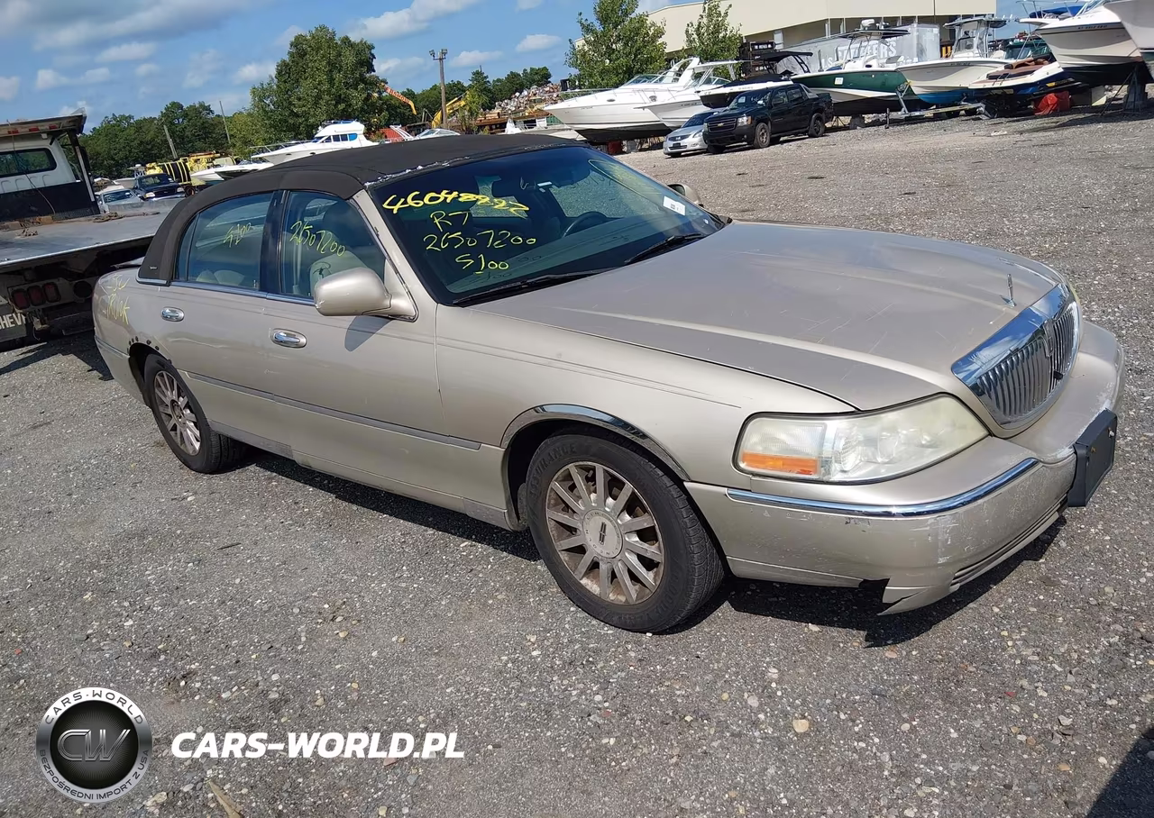 2006 Lincoln Town Car Signature
