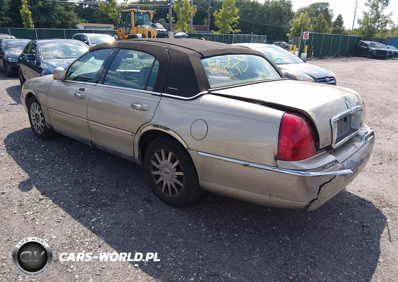 2006 Lincoln Town Car Signature VIN:1LNHM81W66Y632659 - 3