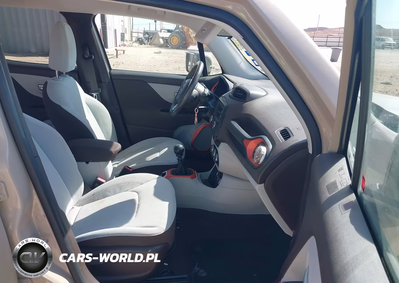 2015 Jeep Renegade Latitude VIN:ZACCJABH0FPB65323 - 5