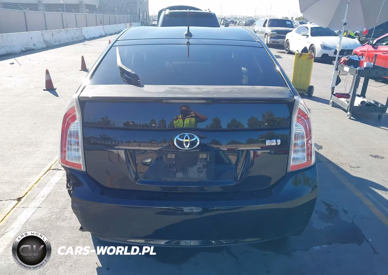 2014 Toyota Prius Three VIN:JTDKN3DU5E1738497 - 16