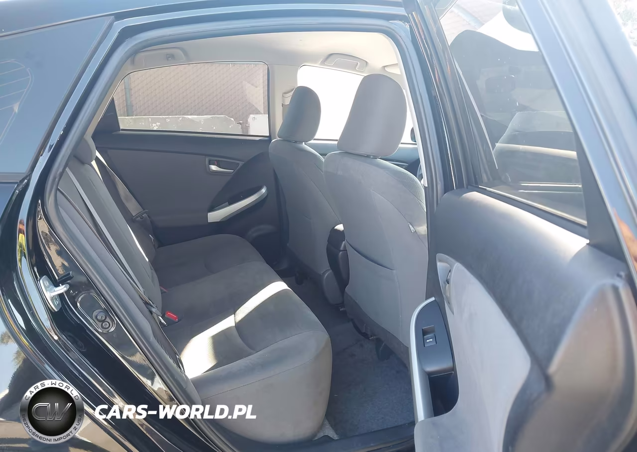 2014 Toyota Prius Three VIN:JTDKN3DU5E1738497 - 8