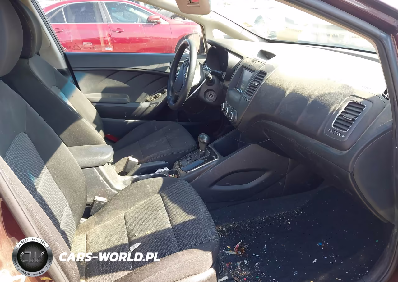 2018 Kia Forte Lx VIN:3KPFK4A71JE220795 - 5
