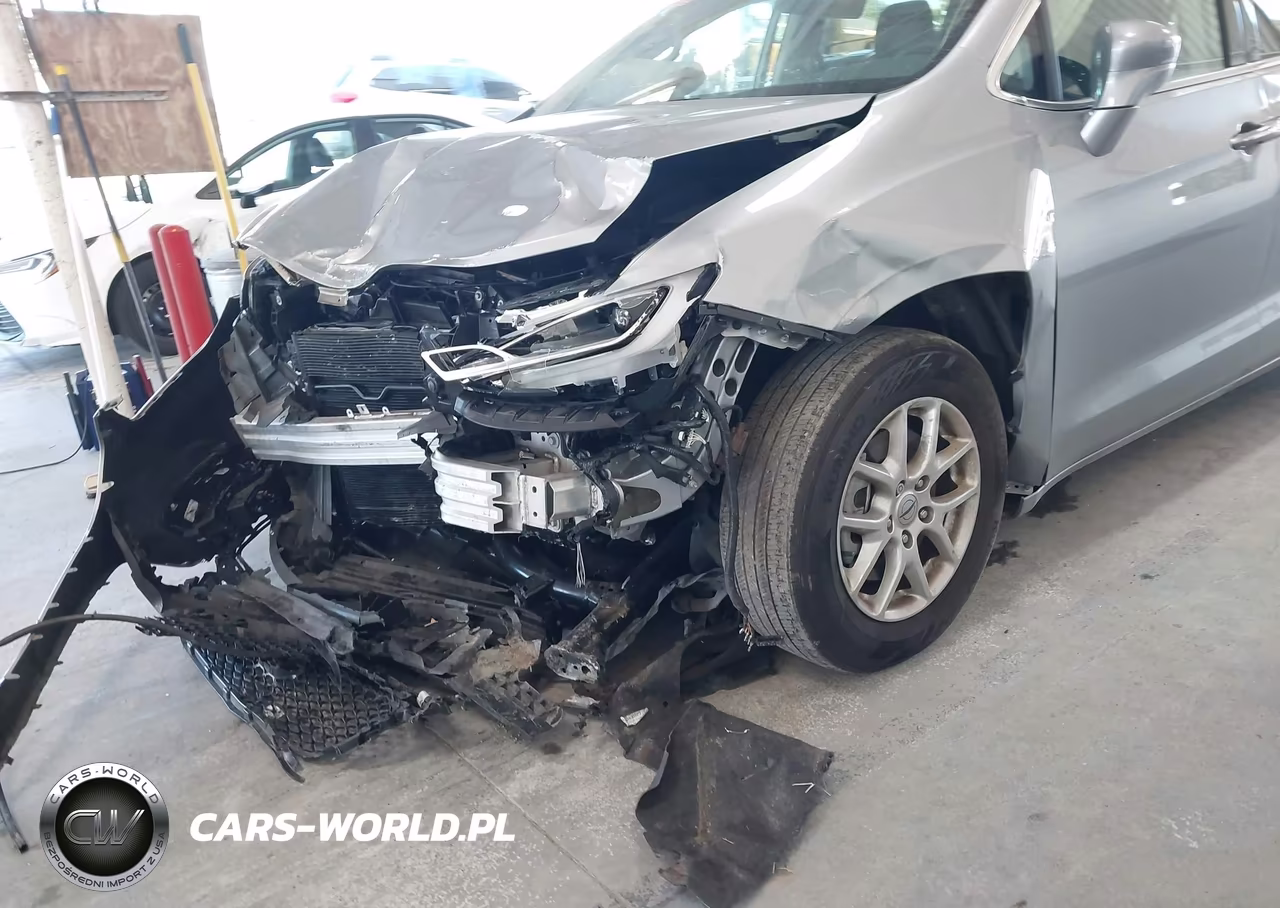 2021 Chrysler Pacifica Touring L VIN:2C4RC1BG5MR576239 - 6