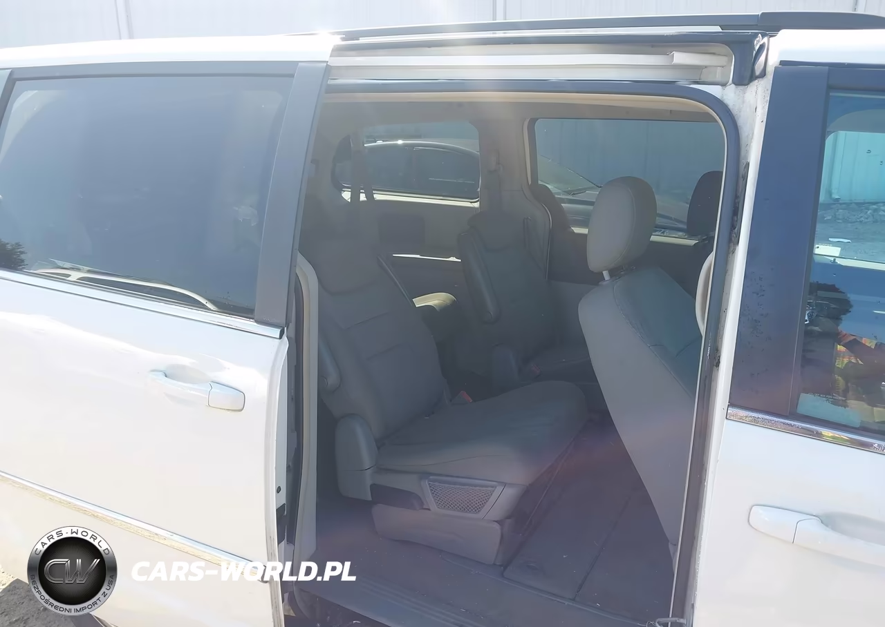 2010 Chrysler Town & Country Touring VIN:2A4RR5D13AR232249 - 8