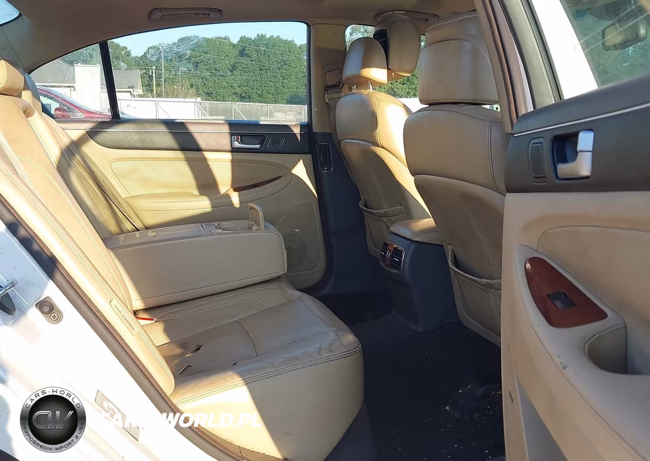 2013 Hyundai Genesis 3.8 VIN:KMHGC4DD4DU252970 - 8