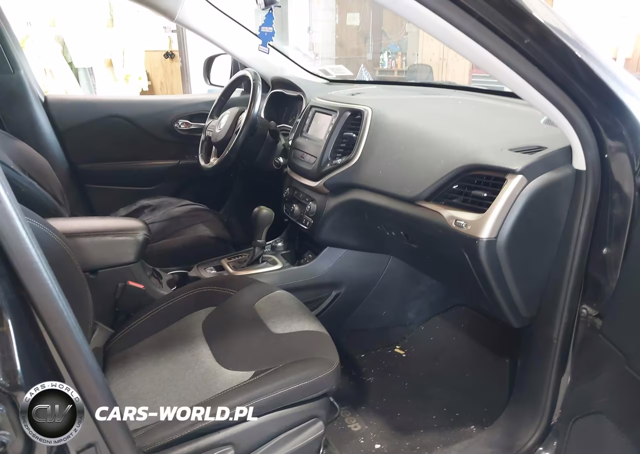 2014 Jeep Cherokee Latitude VIN:1C4PJMCS0EW121373 - 5